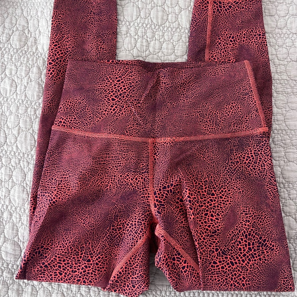 Red lululemon Wunder train